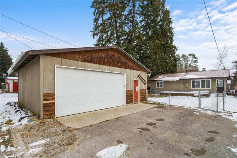 220 Minnesota Ave - Photo 5 of 26