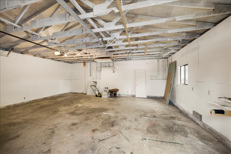 220 Minnesota Ave - Photo 6 of 26