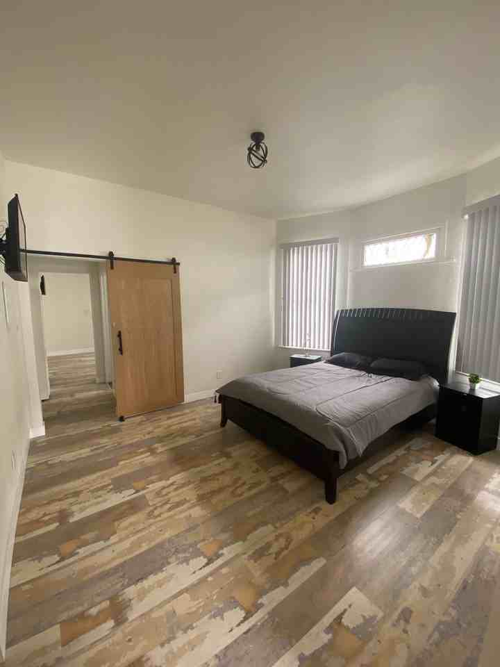 208 E 25th St #1 - Photo 6 of 14