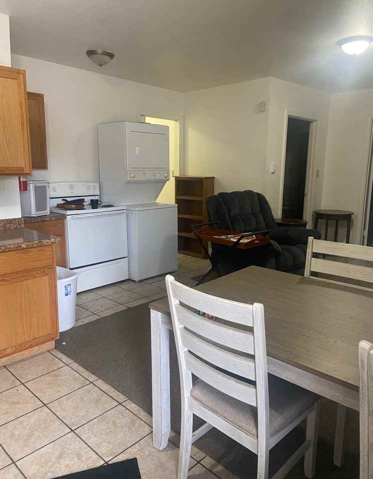 920 Broadway St #6 - Photo 2 of 6