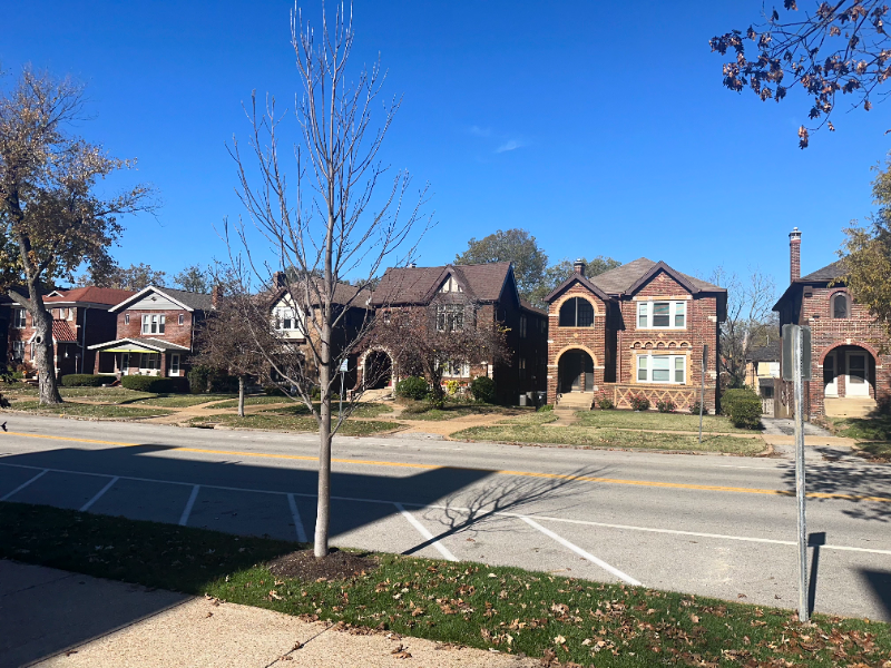 7309 Forsyth Blvd - Photo 3 of 20