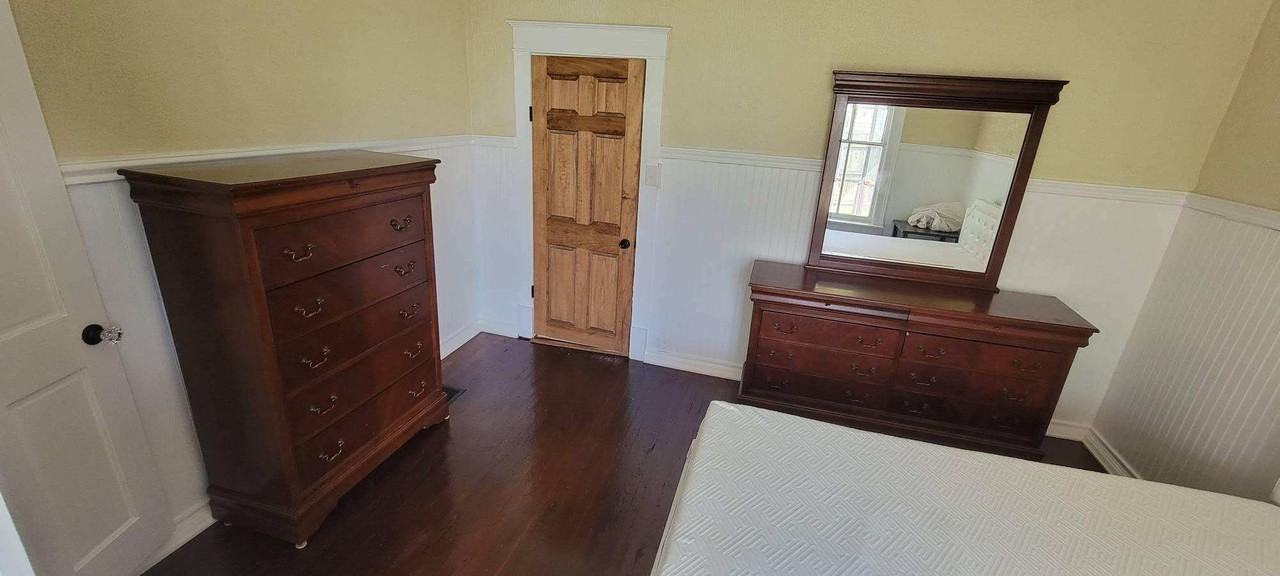 406 East Unaka Avenue - Photo 4 of 32