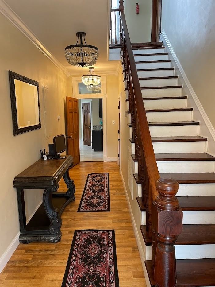 406 East Unaka Avenue - Photo 7 of 32