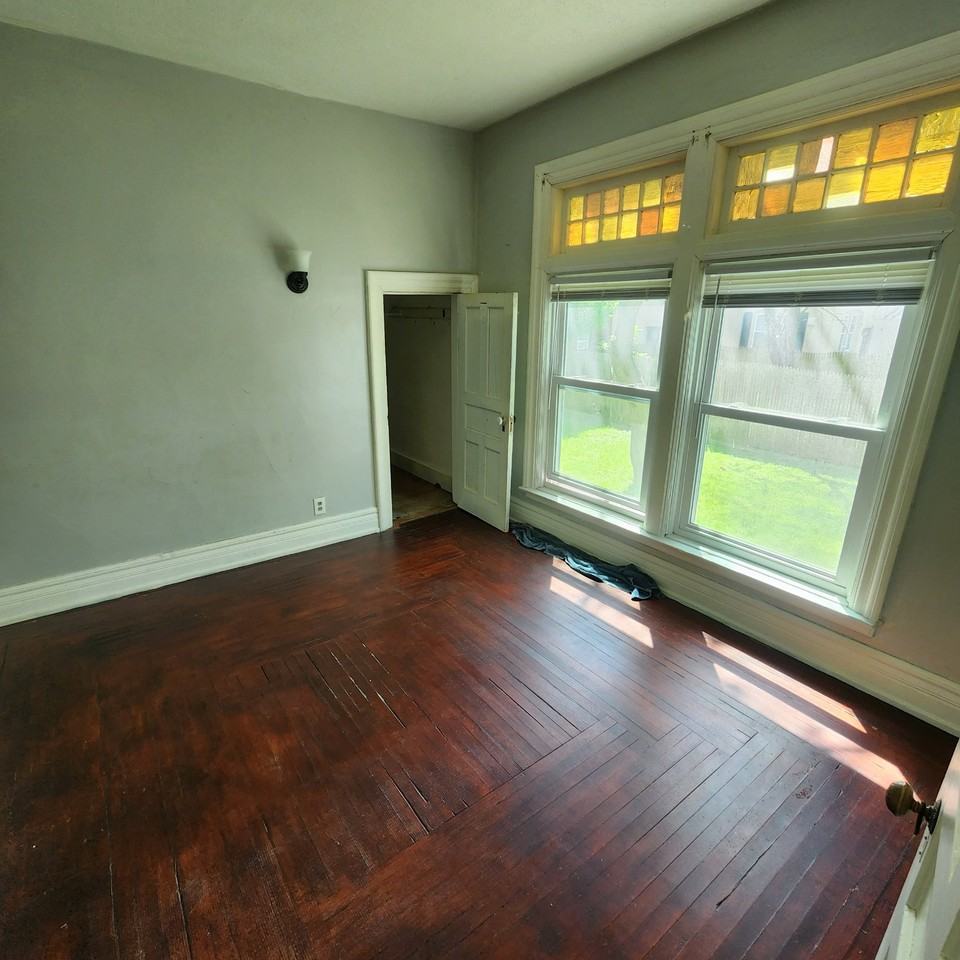 678 Ridge Rd - Photo 4 of 8