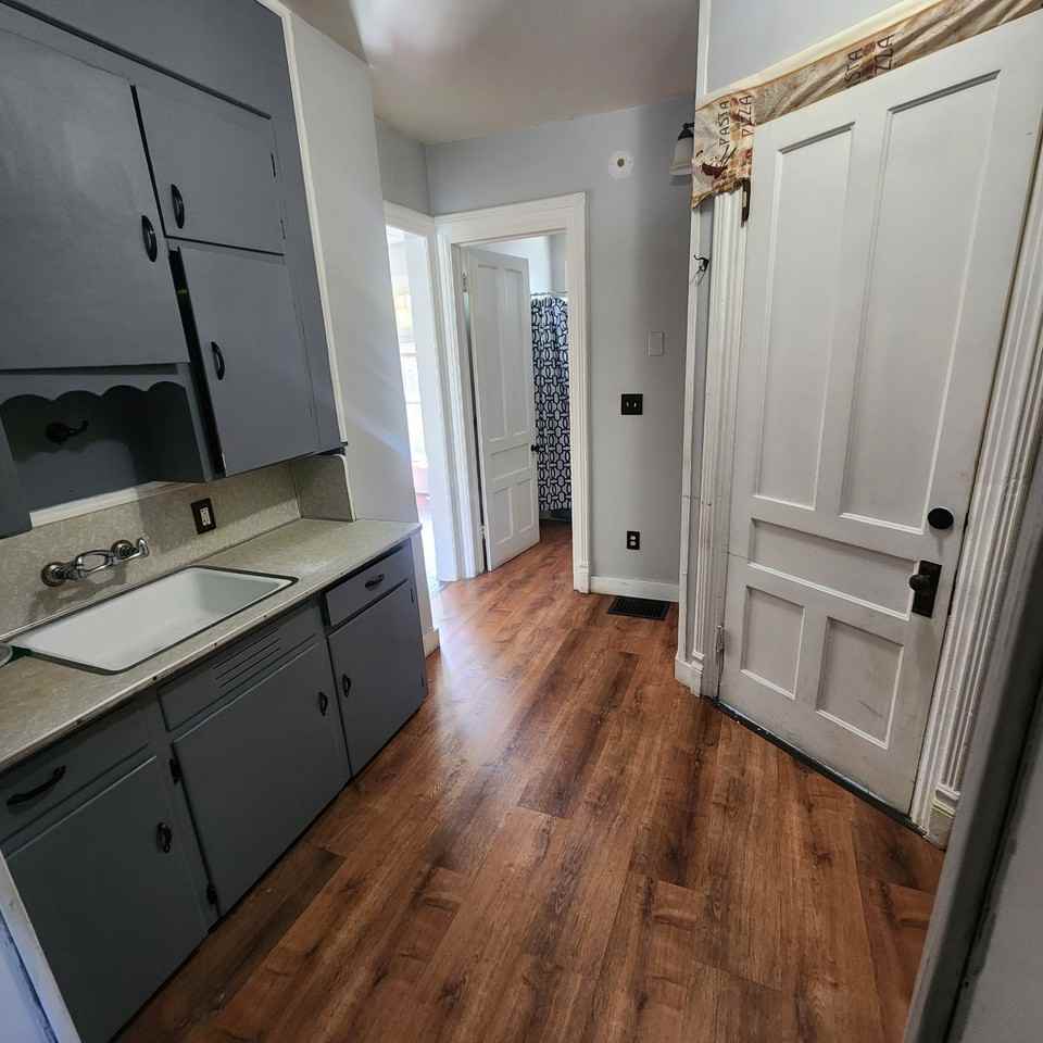678 Ridge Rd - Photo 5 of 8