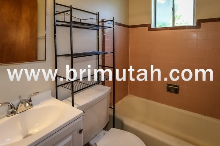 555 S. 800 E. - Photo 2 of 12