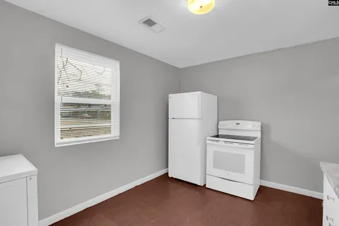 913 Central Dr #915 - Photo 6 of 12
