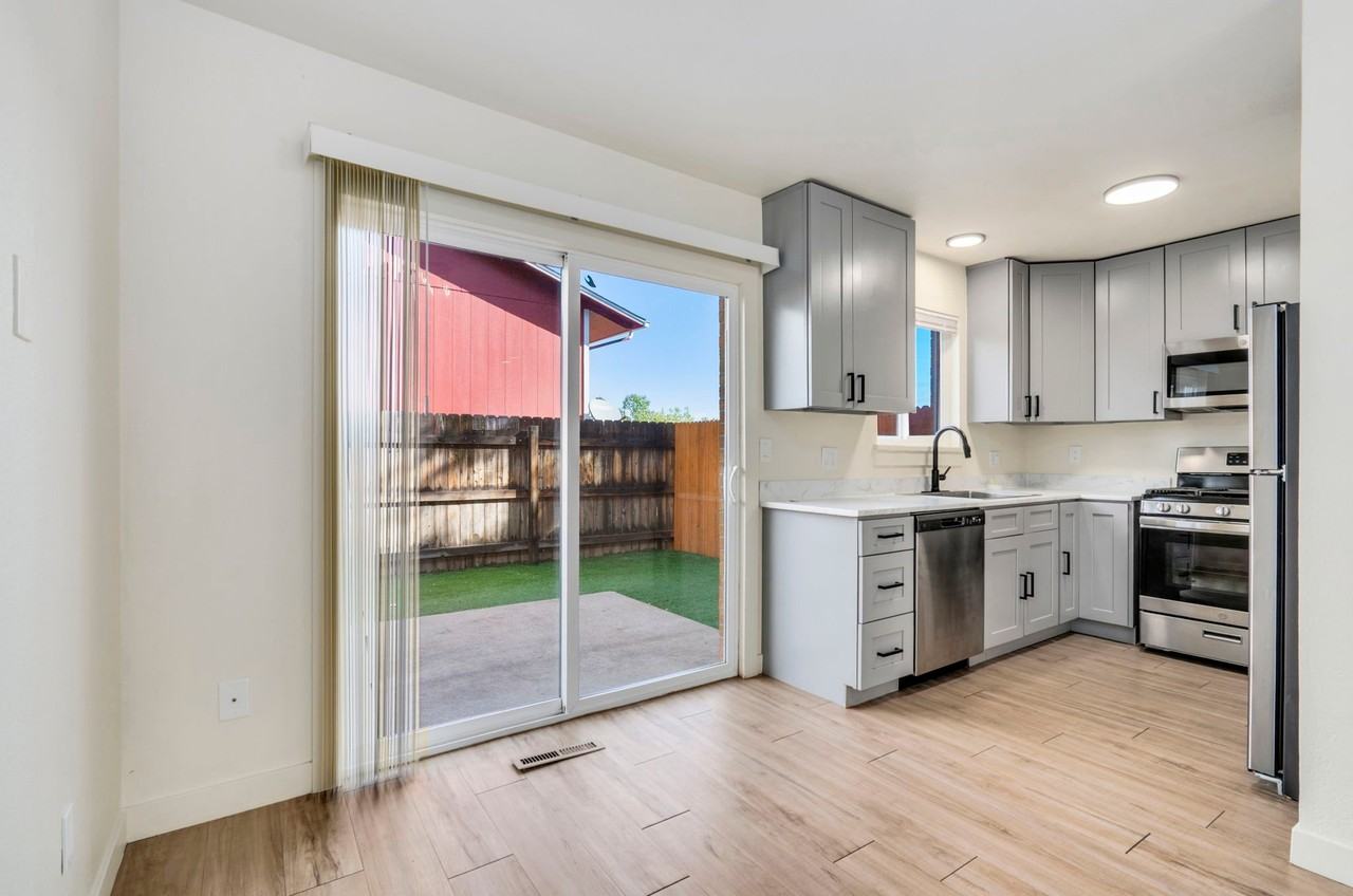 1618 Banyan Dr - Photo 5 of 10