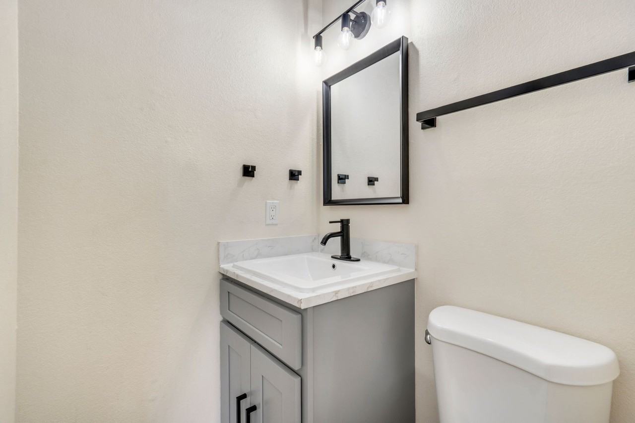 1618 Banyan Dr - Photo 6 of 10