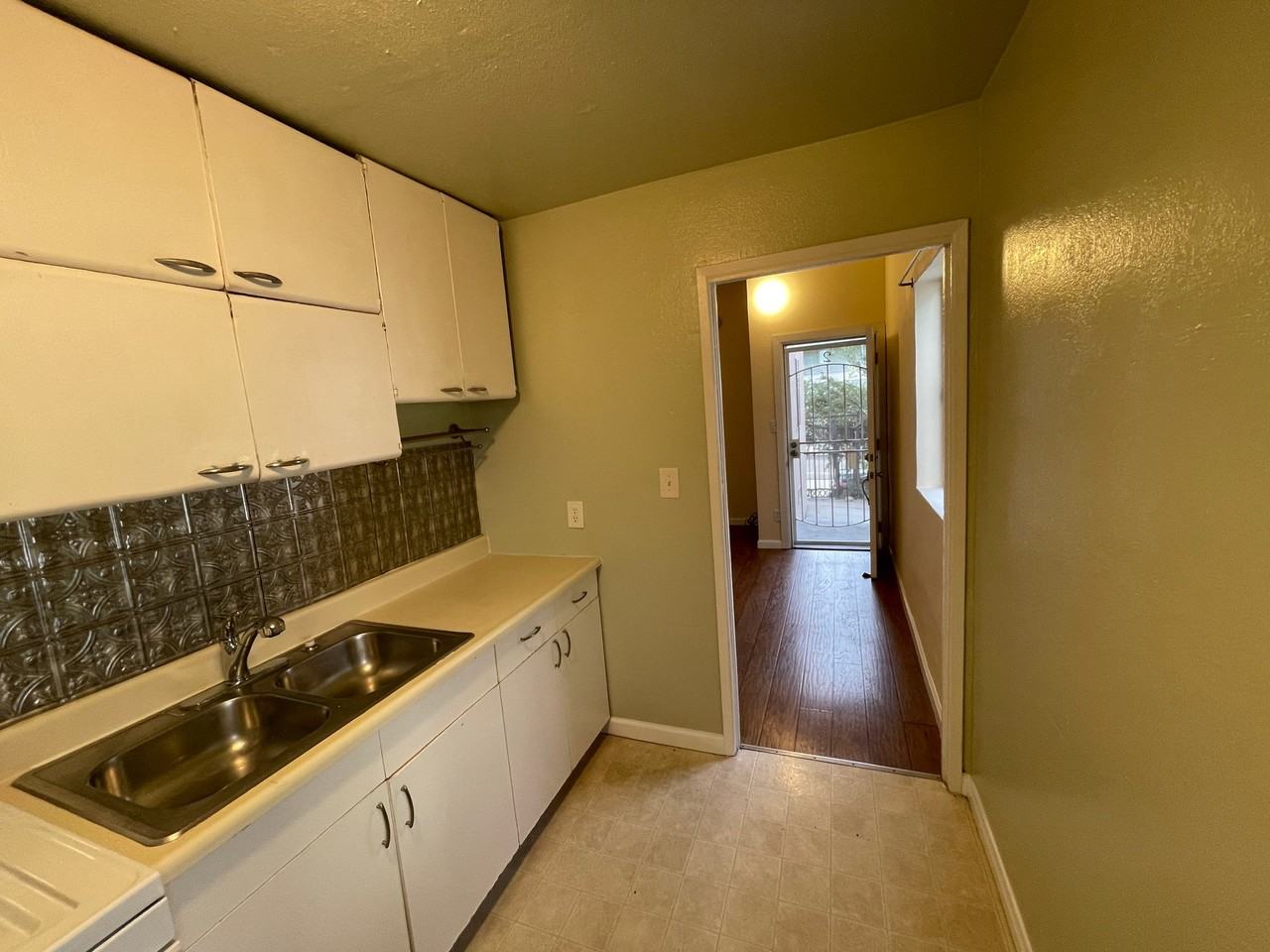 2225 K St - Photo 6 of 11