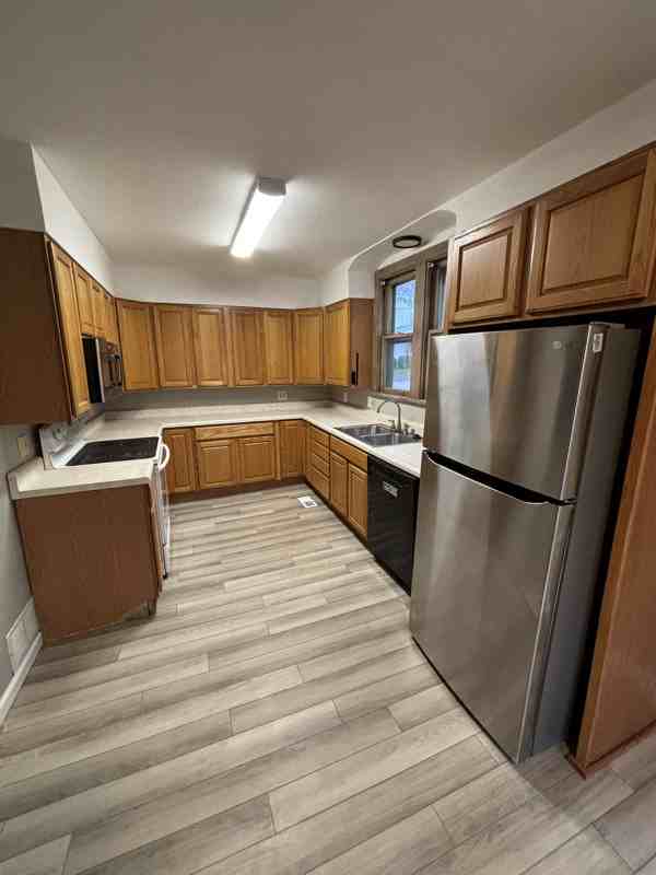 601 Hillsboro Ave - Photo 2 of 18
