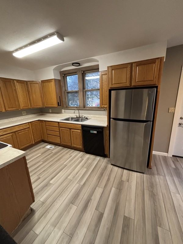 601 Hillsboro Ave - Photo 4 of 18