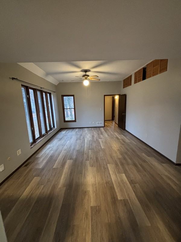 601 Hillsboro Ave - Photo 6 of 18