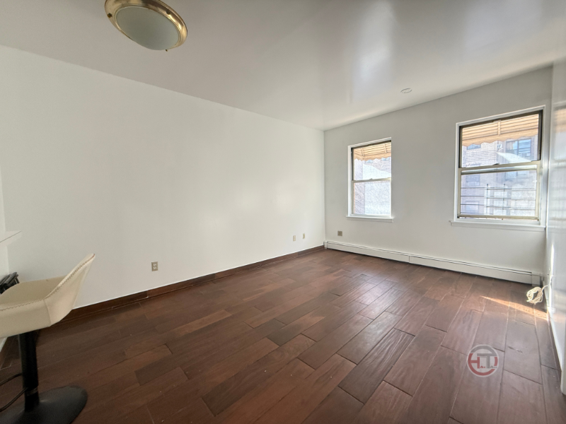 1682 Topping Ave #3 - Photo 3 of 6