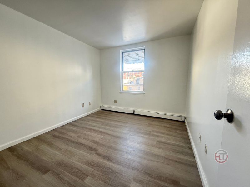 1682 Topping Ave #3 - Photo 4 of 6