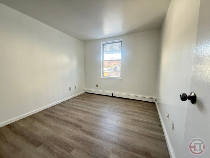 1682 Topping Ave #3 - Photo 5 of 6