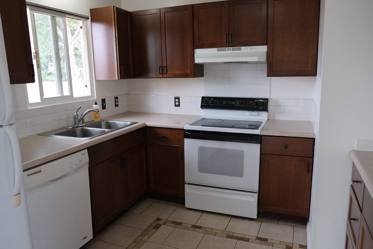 901 Elm St #1 - Photo 7 of 18