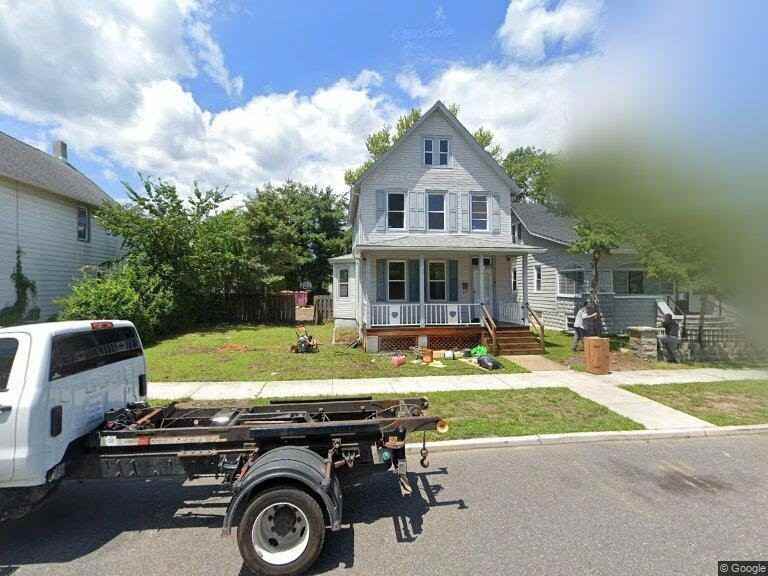 131 London Ave