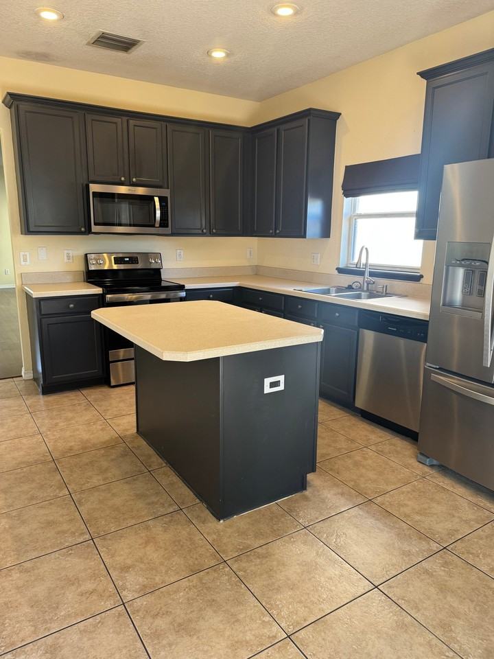 273 Clydesdale Cir - Photo 3 of 15