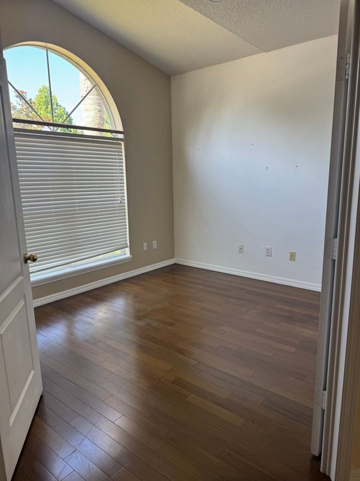 273 Clydesdale Cir - Photo 4 of 15