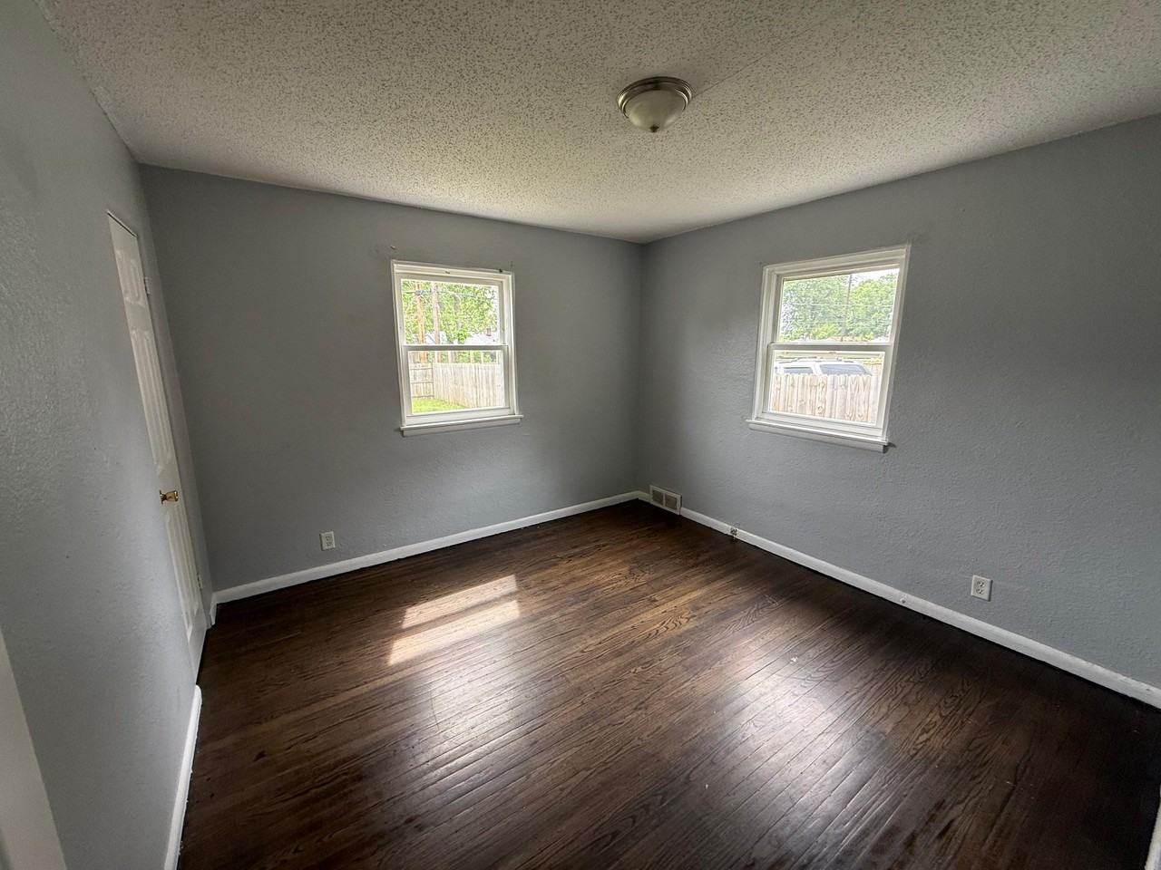405 S Sheridan Ave - Photo 2 of 13