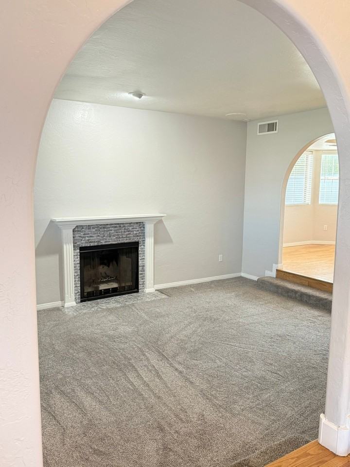 2666 E Hope St - Photo 3 of 19