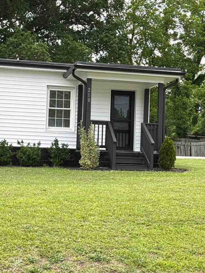 210 Walnut St W - Photo 2 of 9