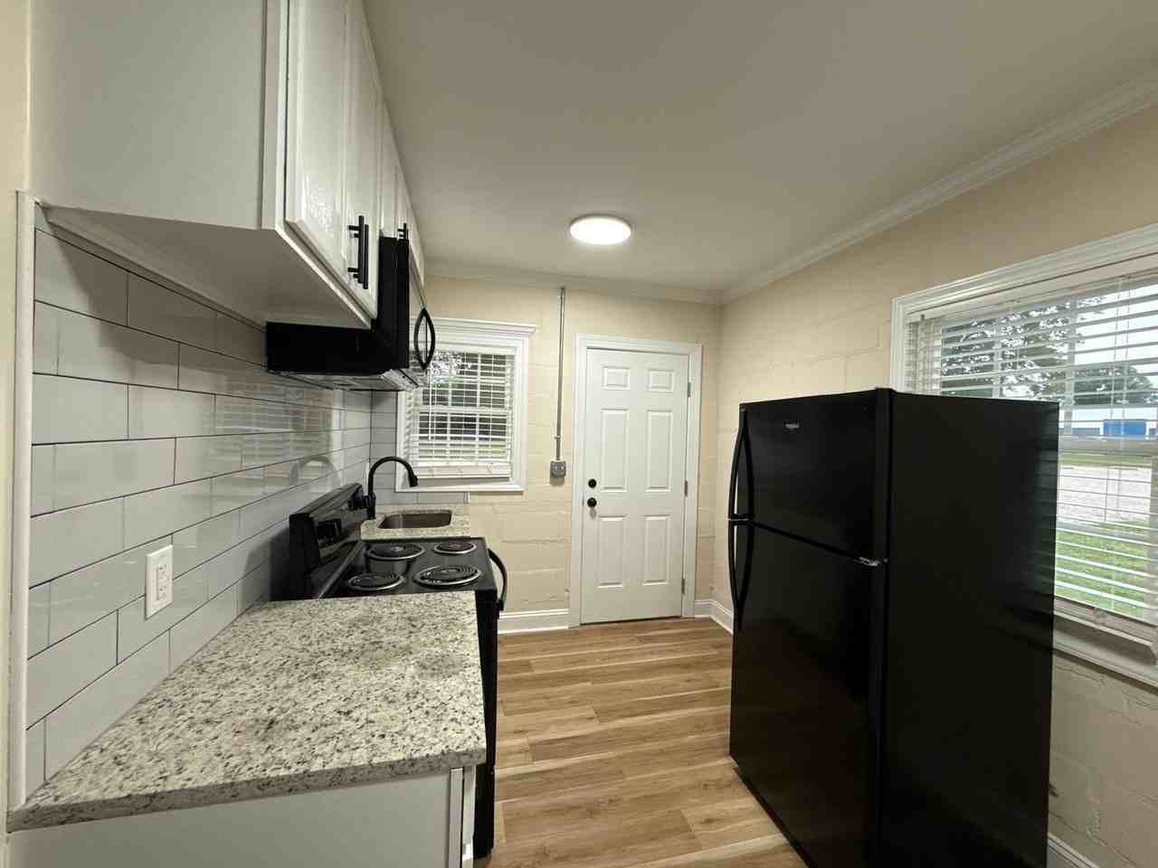 210 Walnut St W - Photo 4 of 9