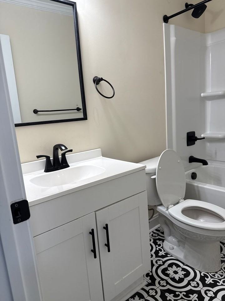 210 Walnut St W - Photo 5 of 9