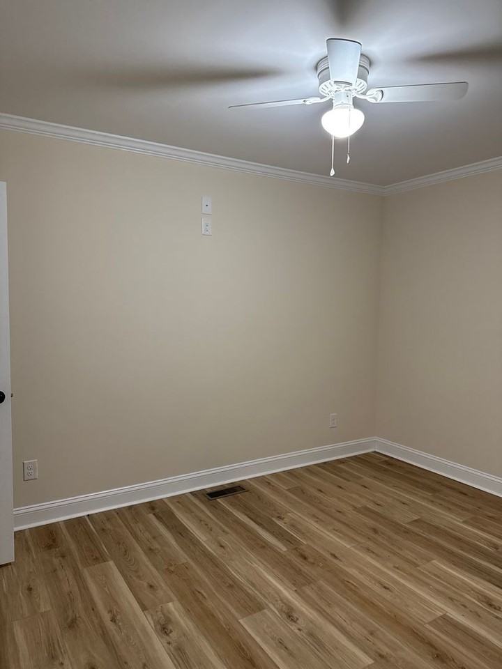 210 Walnut St W - Photo 7 of 9