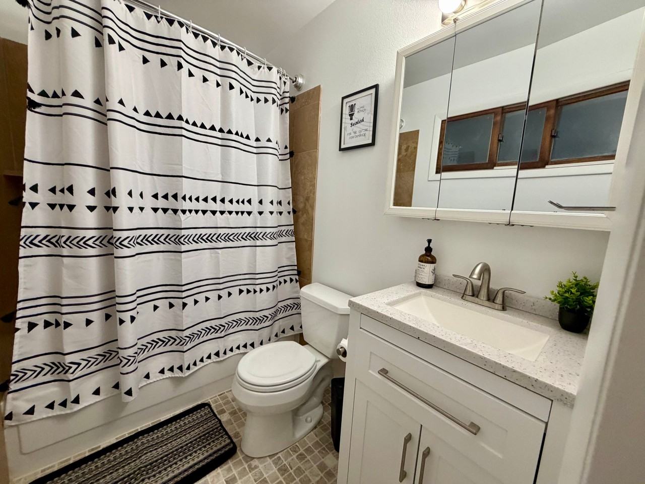 1456 Edgewood Ct - Photo 2 of 9
