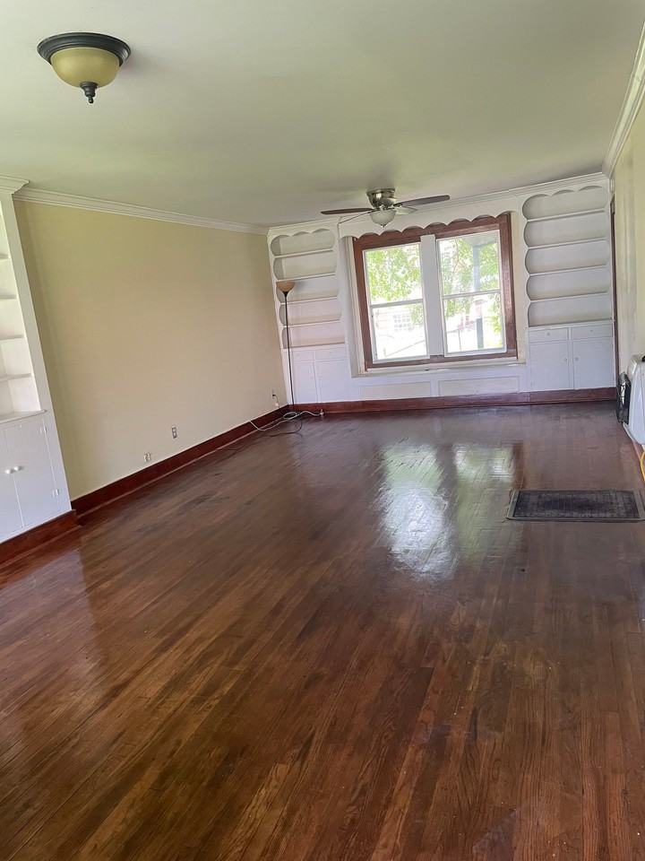 617 W Market St - Photo 2 of 5