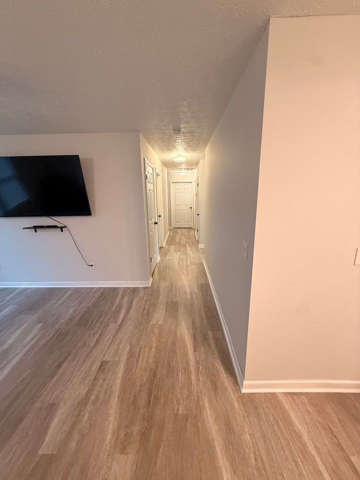 1003 Moulton St E - Photo 2 of 20