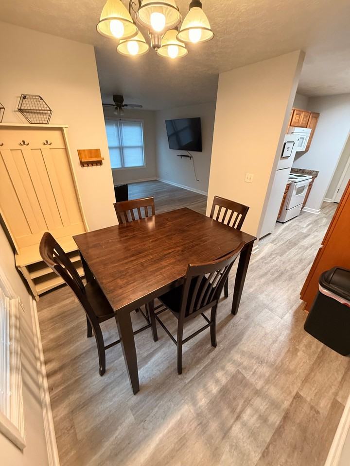 1003 Moulton St E - Photo 5 of 20