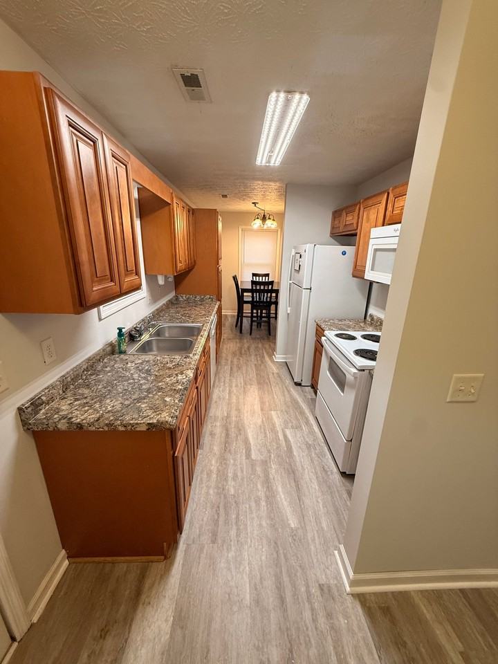 1003 Moulton St E - Photo 7 of 20