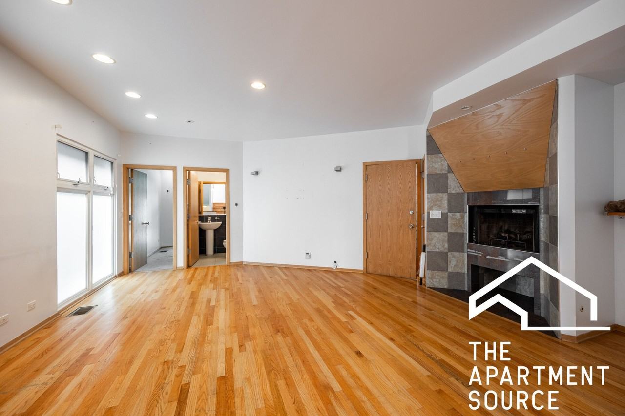1049 N Winchester Ave #2 - Photo 3 of 17