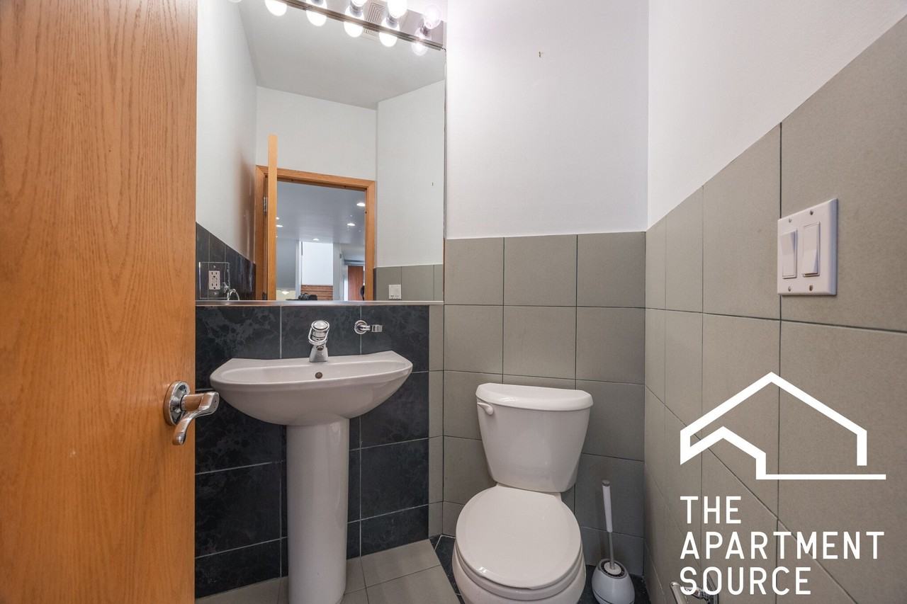 1049 N Winchester Ave #2 - Photo 4 of 17