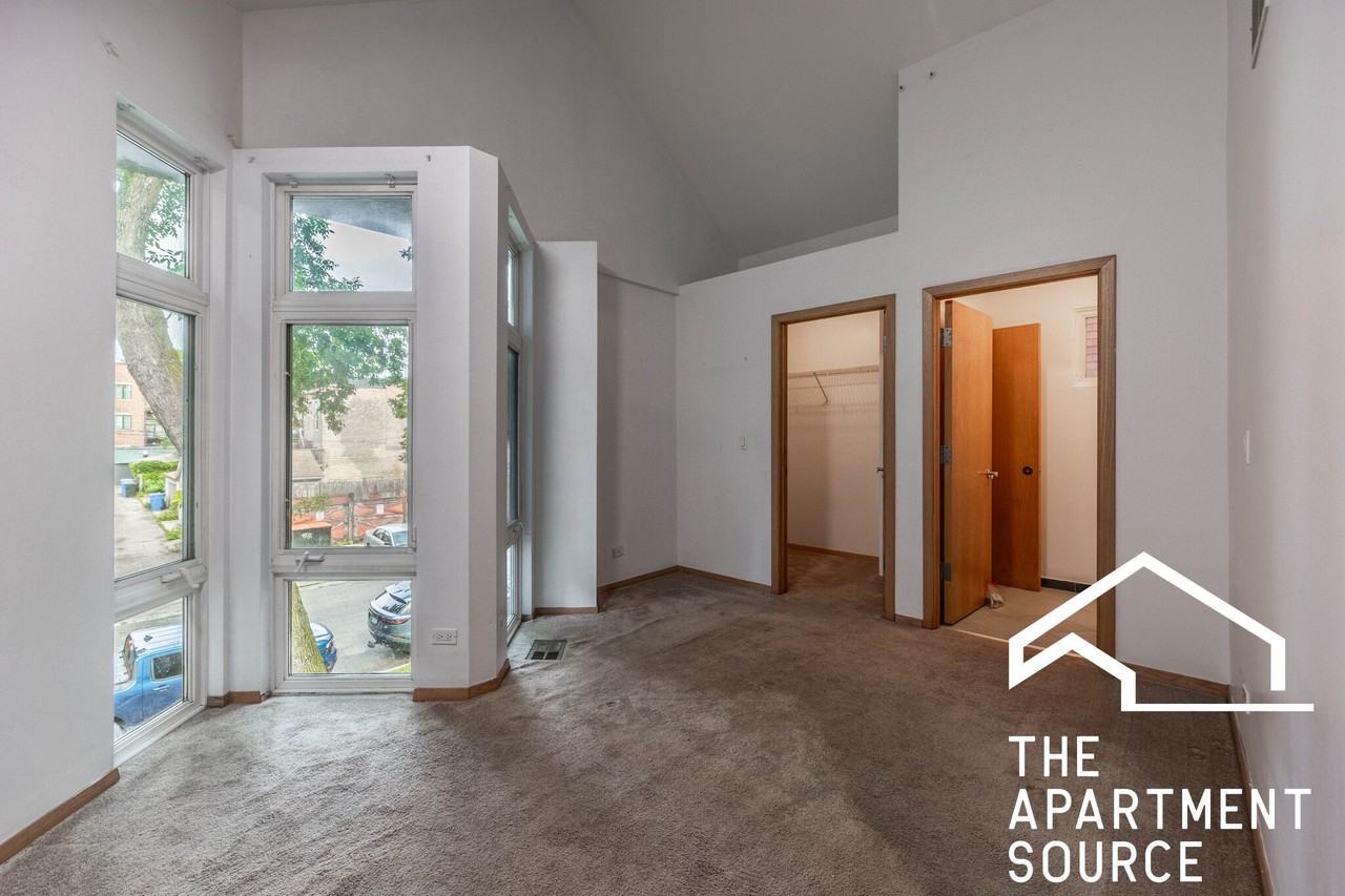 1049 N Winchester Ave #2 - Photo 5 of 17