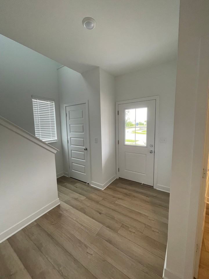 1717 Woods Edge Dr - Photo 2 of 13