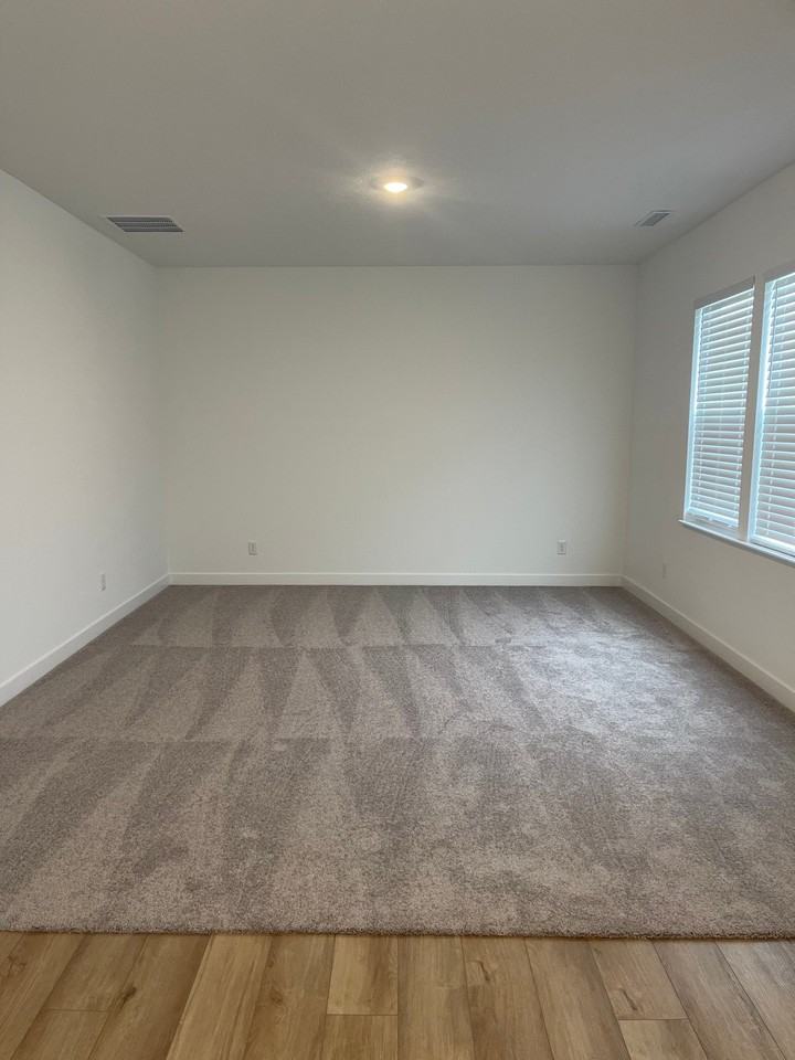 1717 Woods Edge Dr - Photo 4 of 13