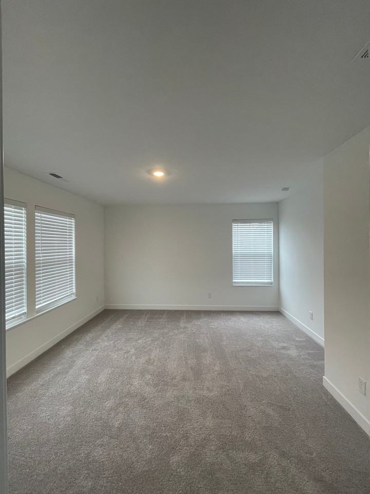 1717 Woods Edge Dr - Photo 5 of 13