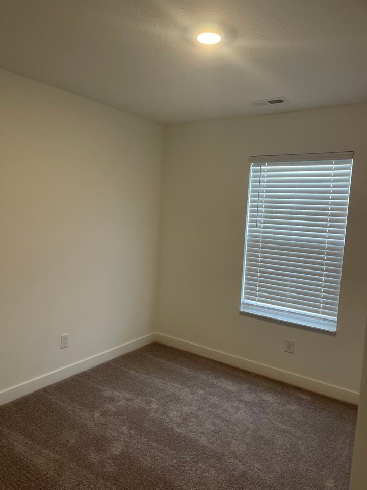 1717 Woods Edge Dr - Photo 6 of 13