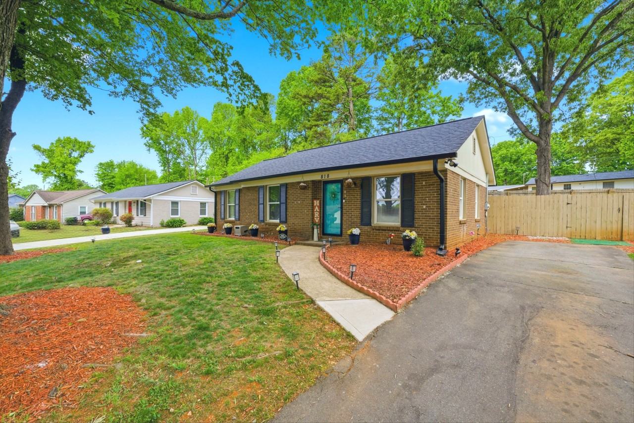 818 Dedmon Dr - Photo 2 of 17