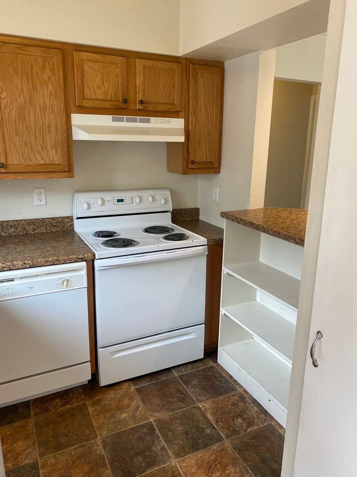 405 E Thunderbird Dr - Photo 2 of 9