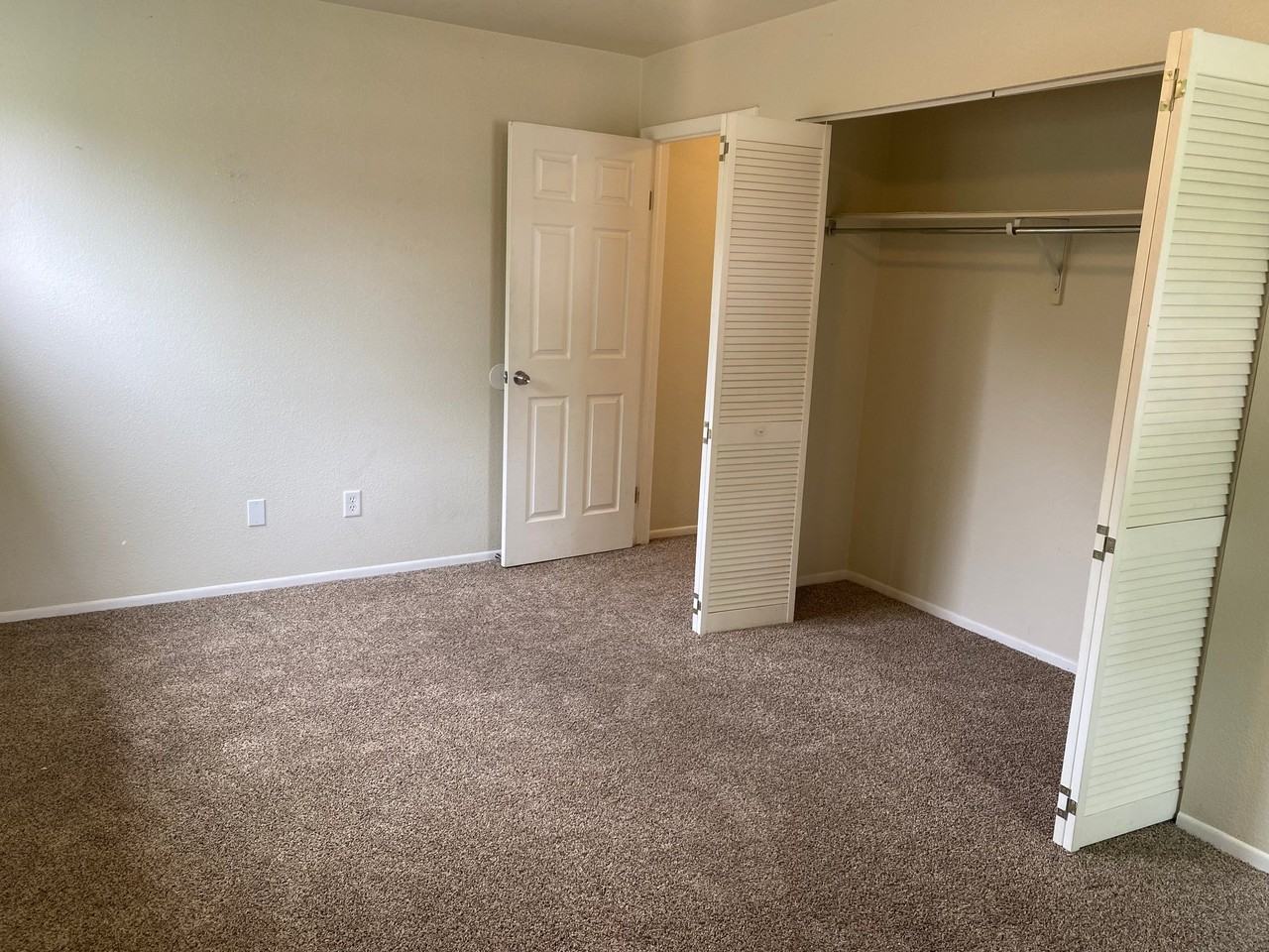 405 E Thunderbird Dr - Photo 4 of 9