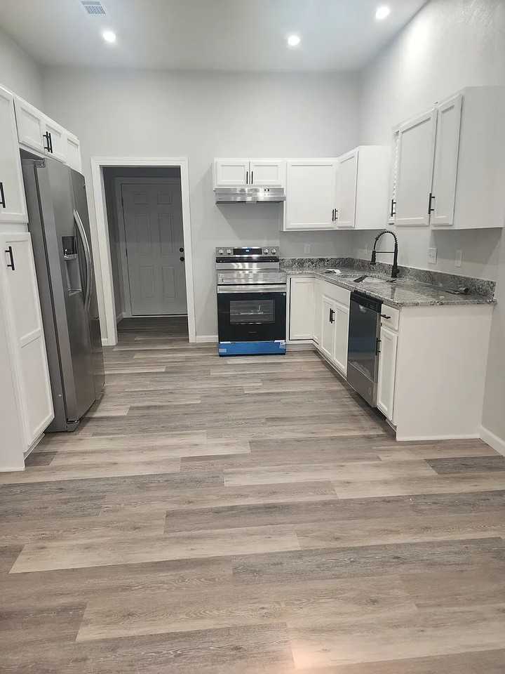 307 Euclid St - Photo 4 of 14