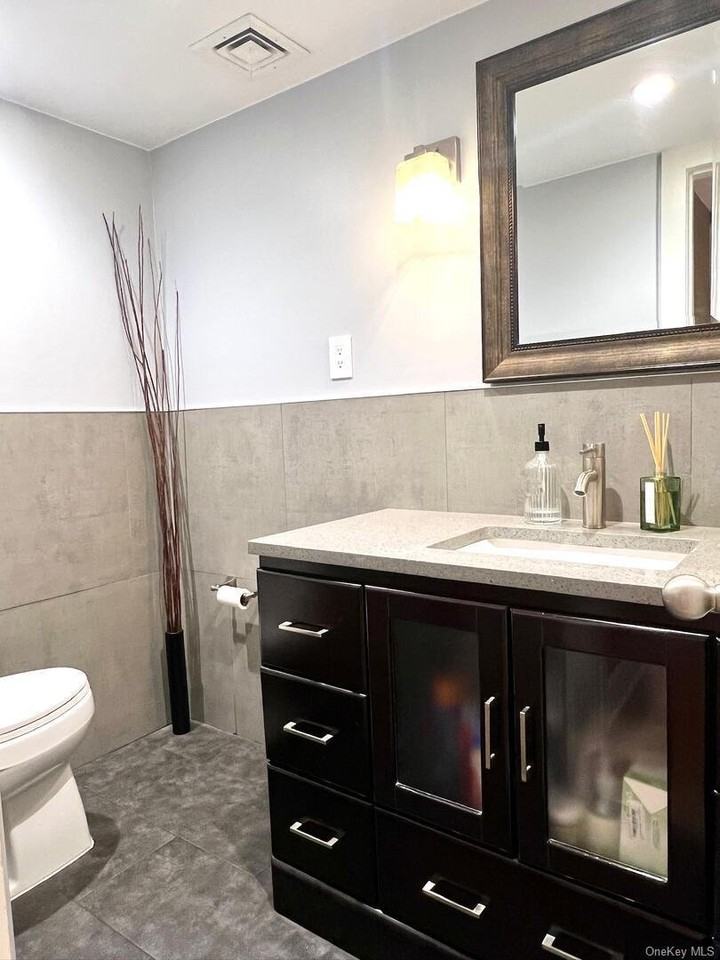 318 Jericho Tpke #1R - Photo 3 of 3