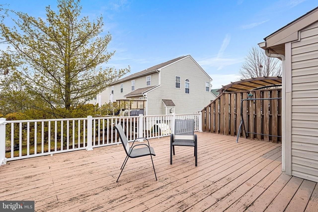 767 Hunter Dr - Photo 4 of 20