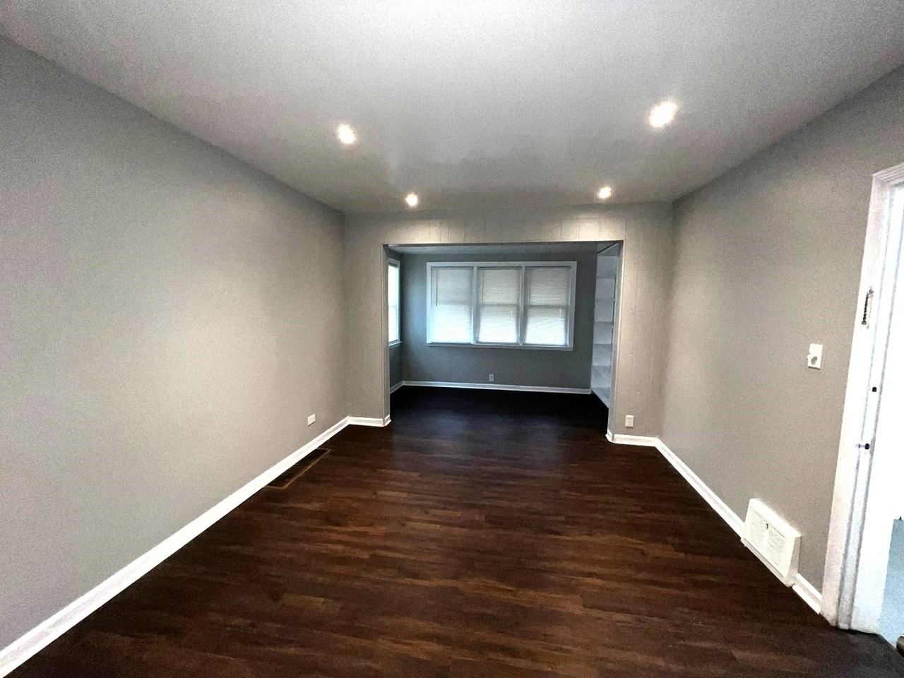 10655 S Hoxie Ave #1 - Photo 3 of 15