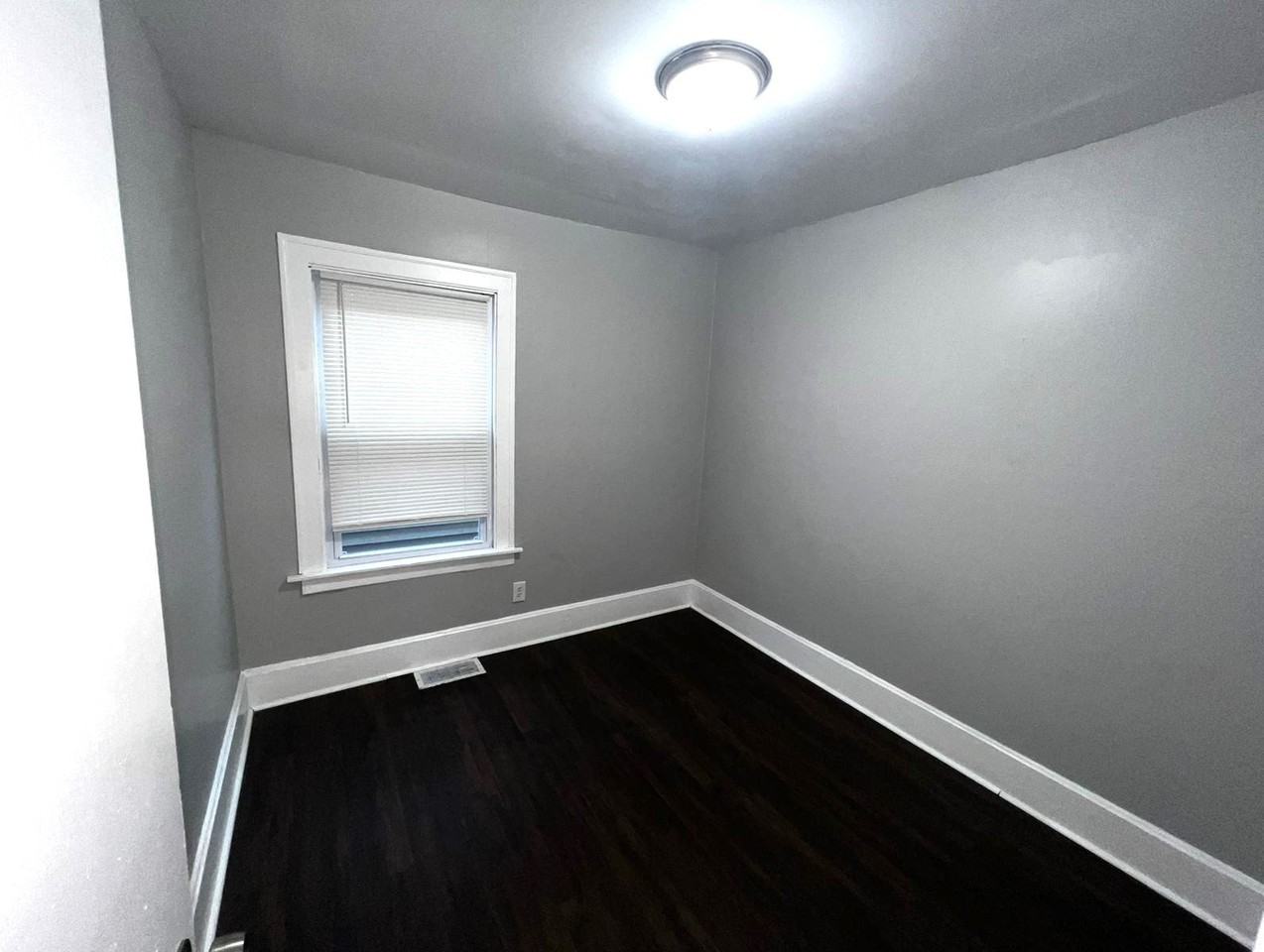 10655 S Hoxie Ave #1 - Photo 5 of 15